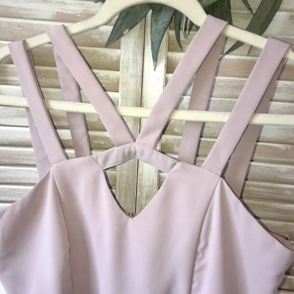 ✴️LAST ONE✴️ MEDIUM SLEEVELESS ROMPER WITH UNIQUE STRAPPY DETAILS - Picture 6 of 7